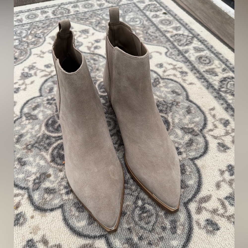 Marc Fisher Yale Chelsea Boot Cloud Suede 7.5 - Picture 7 of 8